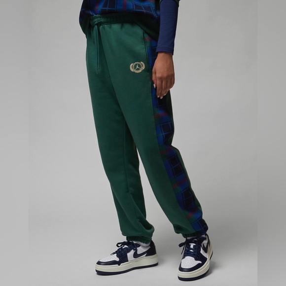 NWT Jordan Brooklyn Joggers - Picture 4 of 11